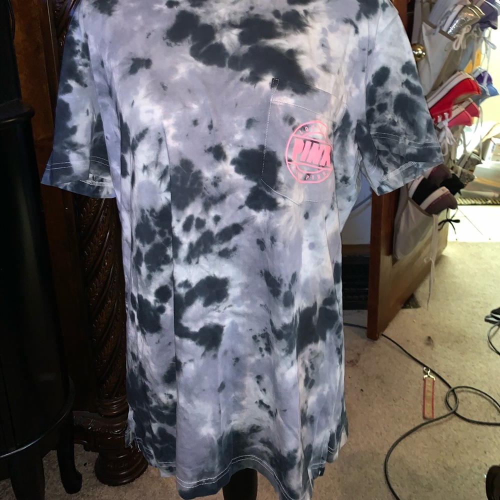 BRAND NEW PINK VICTORIAS SECRET TYE-DYED T-SHIRT